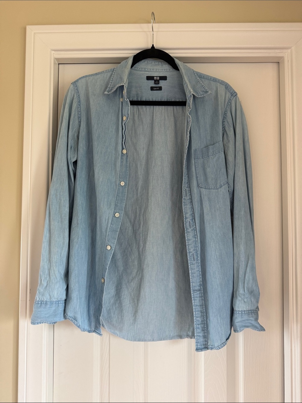 Uniqlo Slim Fit Light Blue Button Down Shirt